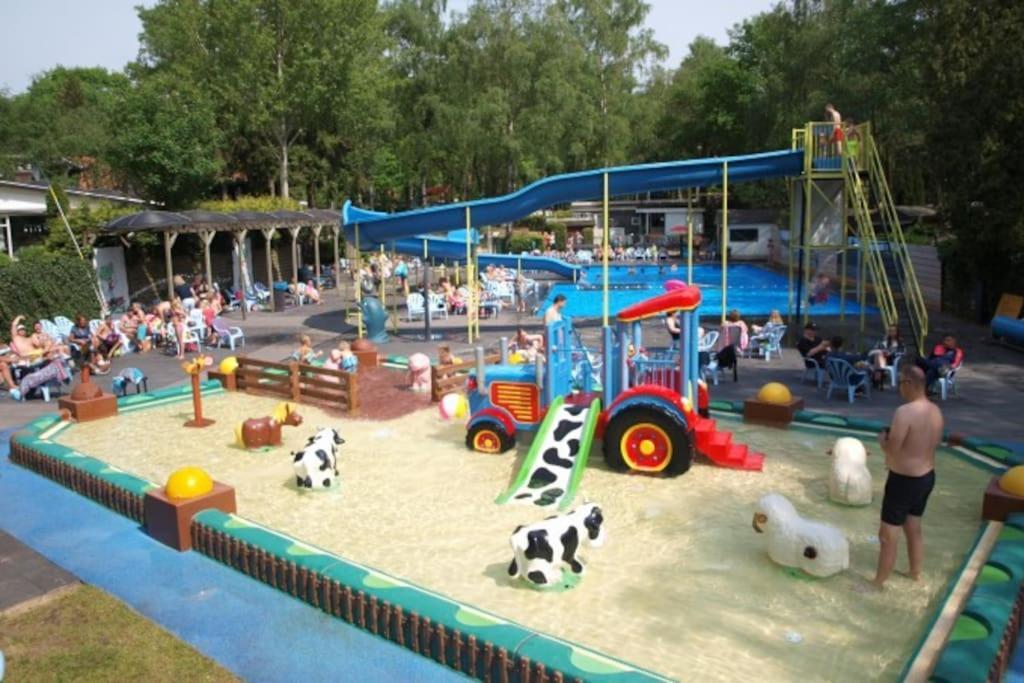 Te Huur: Leuke 4-Persoons Stacaravan Op Top Locatie! Hoenderloo Luaran gambar