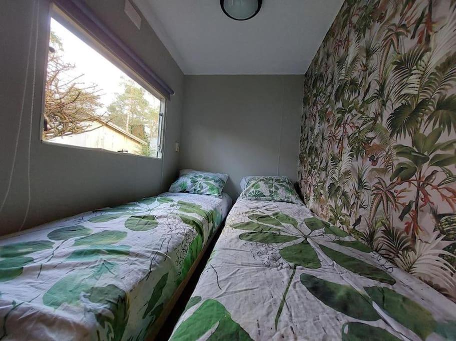 Te Huur: Leuke 4-Persoons Stacaravan Op Top Locatie! Hoenderloo Luaran gambar