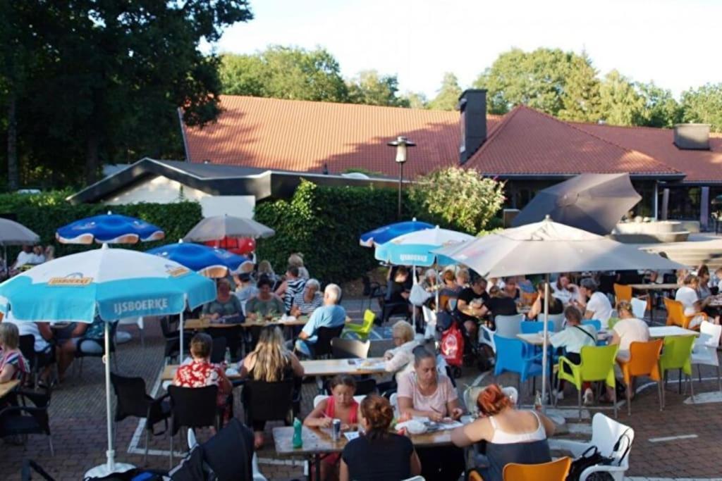 Te Huur: Leuke 4-Persoons Stacaravan Op Top Locatie! Hoenderloo Luaran gambar