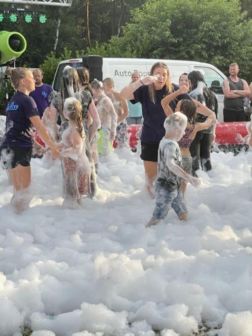 Te Huur: Leuke 4-Persoons Stacaravan Op Top Locatie! Hoenderloo Luaran gambar